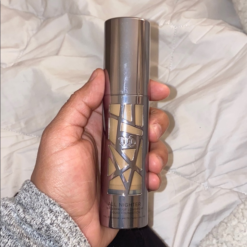 Urban Decay ALL NIGHTER foundation.